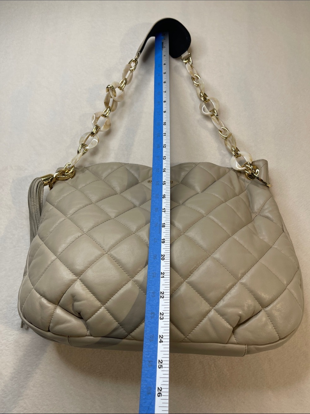 KELLY TOOKE Beige Leather Shoulder Bag with Red Suede Interior QUILTED STITCHING - Picture 12 of 12